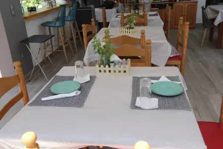 Platoni Elite Отели рядом с достопримечательностью «Kremasti Beach»