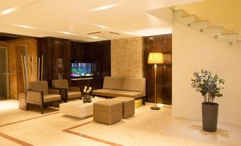 Sri Aadhish Grand Hotel