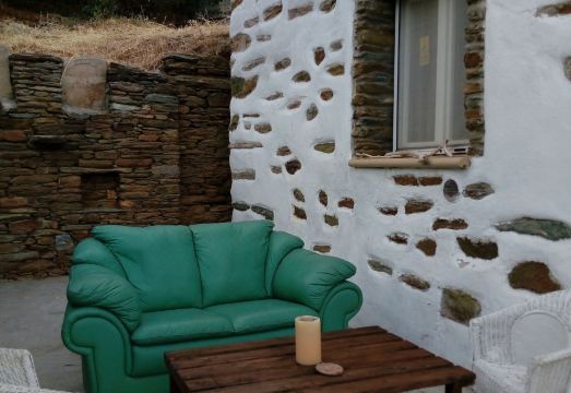 서머 선라이스의 아늑한 거실 공간