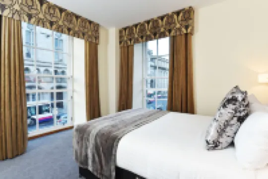 Royal Athenaeum Suites