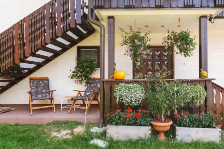 Apartments Lake Bohinj Medja Отели в г. Лог-у-Бохіню