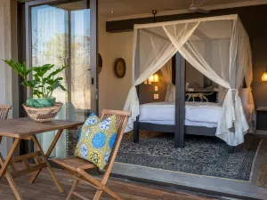 Safari Moon Luxury Bush Lodge