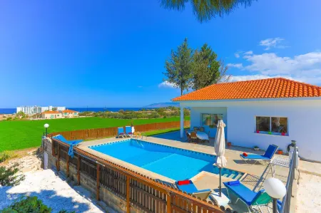 The Vines in Latchi with 3 Bedrooms and 3 Bathrooms Отели в г. Neokhorio