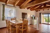 Graziose Ville con A.C e piscina comune
