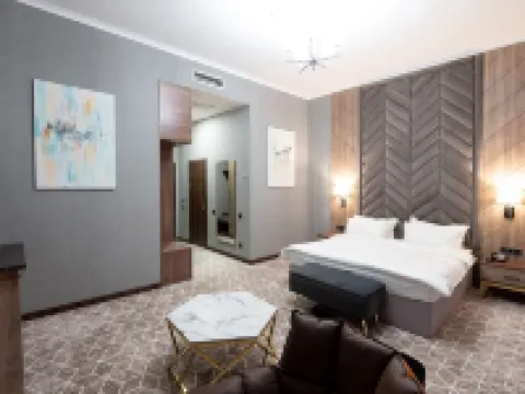 陶克汗廣場 奇姆肯特酒店