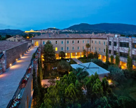 TH アッシジ - ホテル チェナコロ アッシジのホテル