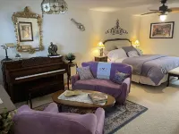 Crystal River Lullaby B&B - parking
