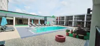 Wyndham Garden Atlanta Airport - Pools