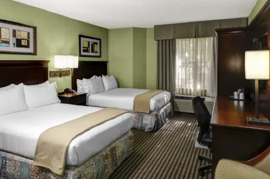 โรงแรมฮอลิเดย์ อินน์ เอ็กซ์เพรส แอนด์ สวีทส์ Atlanta Buckhead บาย IHG