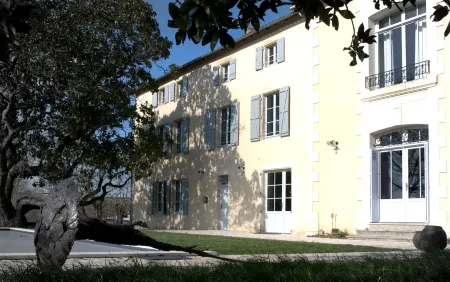 Les Demeures de Valette Отели в г. Дё-Севр