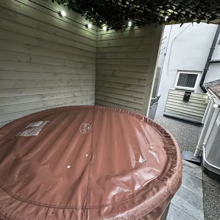 Albert Luxury Hottub & Jacuzzi Apartments