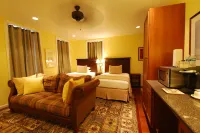 Grand Center Inn Hotels near The Gateway Arch