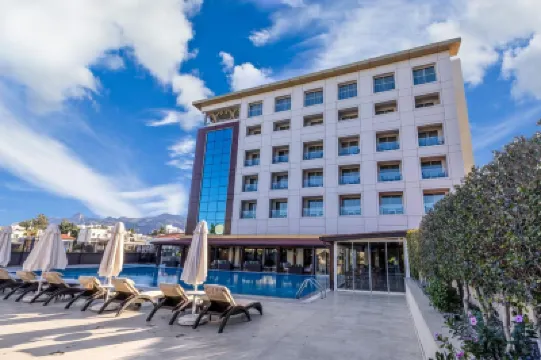 Grand Pasha Hotel & Spa Kyrenia โรงแรมใน