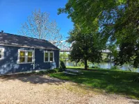 Cozy River Cottage