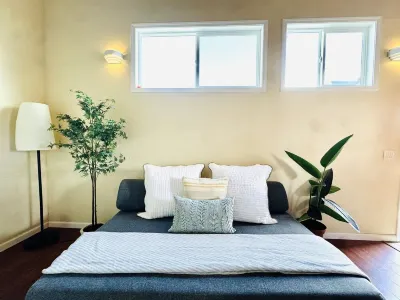 Beautiful Suite Steps to the Sand and Belmont Park