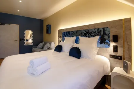 Logis Hôtel Jeanne et Jules Отели в г. Ланривен