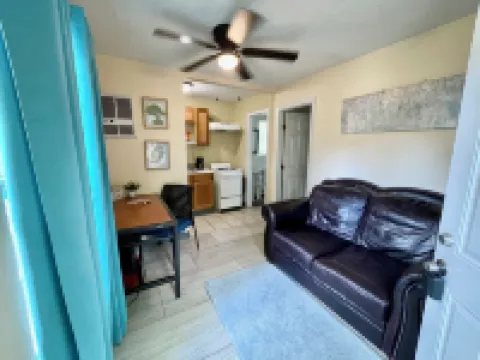 Cozy cottage in Hattiesburg with AC, WiFi