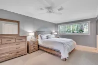 Sunny Florida Escape: Private Heated Pool, Hot Tub, Putting Green, Beach Nearby!