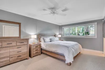 Sunny Florida Escape: Private Heated Pool, Hot Tub, Putting Green, Beach Nearby!