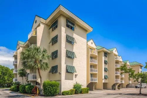 Sunrise Suites - Catalina Suite 311