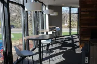 Campustown Flat near Jack Trice with Firepit Hoteles en Ames