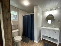 Glorious 5 Lake Eastland Glamping Tiny Town Mockingbyrd Hotel di Eastland