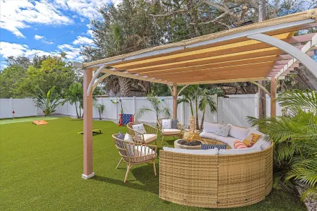 Heated Pool, Hot Tub, Game Room and Fire Pit - Gorgeous Oasis