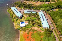 Dreamy oceanfront resort condo with pool, tennis courts, & beach access