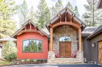 Private Hot Tub and Spacious Media Room - Elegant Getaway