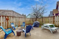 Dog-friendly cottage with WiFi, fireplace, full backyard, & ocean views