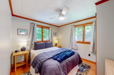 Secluded waterfront home with private dock, outdoor dining, firepit, WiFi & W/D Hotels near Red Roo Rescue