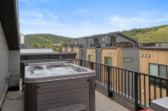 Private Rooftop Deck with Hot Tub and Cold Plunge - Spectacular Retreat