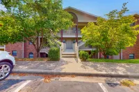 Ground-level condo with pools, gym, hot tub, & sauna - mins to Branson strip