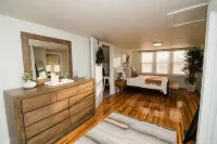 Chic Retreat - Spacious Loft with Modern Charm