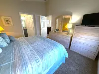 Stunning Retreat - Private Resort Home - Pool, WiFi, Patio
