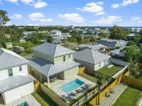 Charming Getaway with Propane Grill and Garage - Cozy Retreat Hotels in Sunnyside