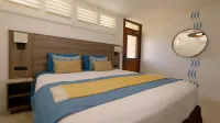 Oceanfront Gem, Top Floor Views & Gorgeous Sunsets, King Bed, Full AC, Dual Bath Sink, Fast WiFi Hotels in Кихеј