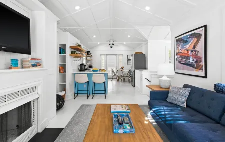 Fenced Yard and Covered Balcony Retreat - Charming Coastal Haven Отели рядом с достопримечательностью «Сисайд»