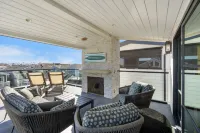 Ocean View Balcony and Rooftop BBQ - Stunning Coastal Retreat
