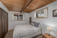 Breathtaking River Views and Expansive Deck - Charming Cabin Retreat