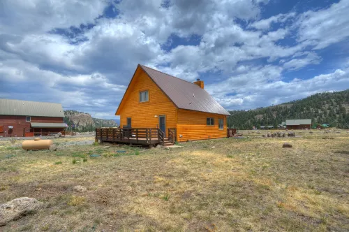 Outdoor Fire Pit and Cozy Fireplace - Charming Mountain Haven