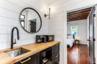 SUNSET -  King Suite w/ Kitchenette!