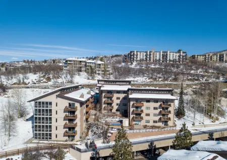 Ski in Ski Out and Outdoor Hot Tub - Stunning Family Escape Отели рядом с достопримечательностью «Steamboat Ski Resort»