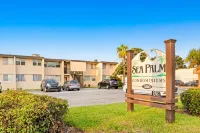 Condo with pool, washer/dryer, & high-speed WiFi Hotels in Fort Walton Beach