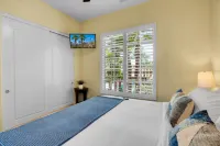 Private Balcony and Steps to Main Pool - Picturesque Retreat palm desert relators- remax - jim and joanne vance 주변 호텔