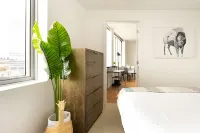 Scenic City Views and Modern Amenities - Elegant Urban Oasis