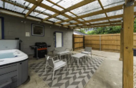 Private Hot Tub and Gourmet Kitchen - Stunning Exclusive Retreat