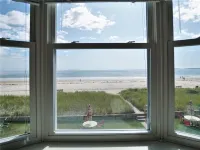 Panoramic Views and Cozy Atmosphere - Charming Coastal Haven