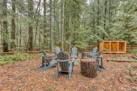 Charming, riverfront cabin with fireplace - dog-friendly