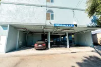 Rodeway Inn & Suites Pasadena - Bãi đậu xe